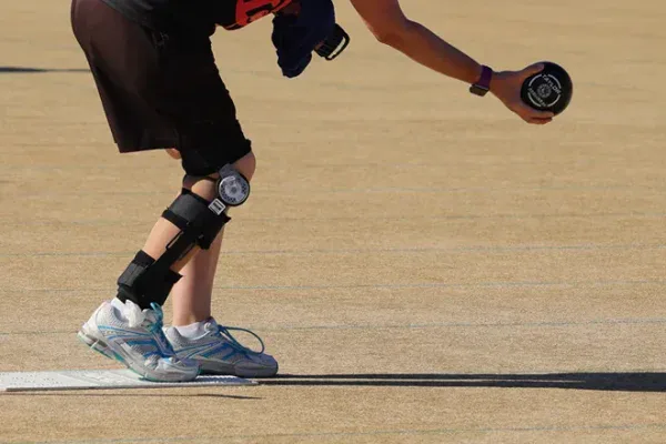 A Person Standing Outside And Wearing A Knee Brace. They&Amp;Apos;Re Wearing A Watch. | Evolve Prosthetics &Amp; Orthotics A Person Standing Outside And Wearing A Knee Brace. They&Amp;Apos;Re Wearing A Watch.