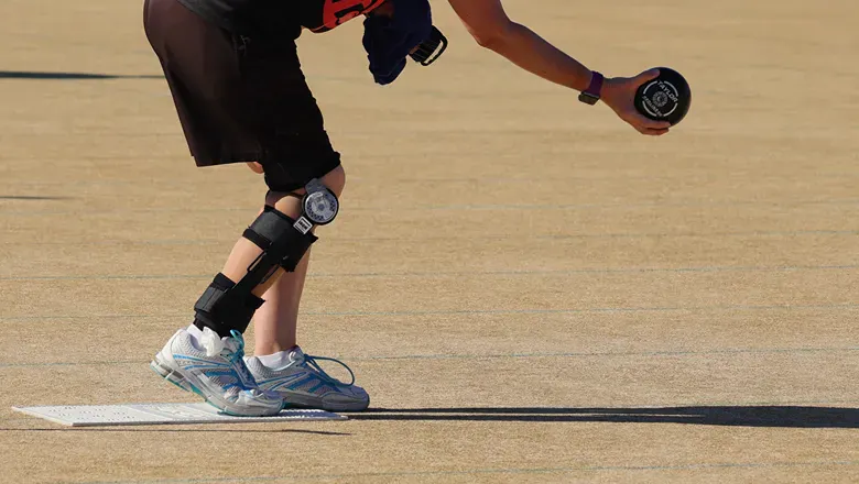 A Person Standing Outside And Wearing A Knee Brace. They'Re Wearing A Watch. | Evolve Prosthetics &Amp; Orthotics A Person Standing Outside And Wearing A Knee Brace. They'Re Wearing A Watch.